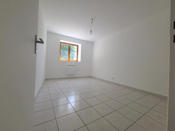 Vente                                                      Appartement
                        
                     3 pièces                      64 m2                     à Saint-Marcel-Lès-Valence