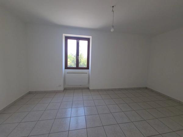 Vente                                                      Appartement
                        
                     3 pièces                      64 m2                     à Saint-Marcel-Lès-Valence