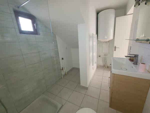 Vente                                                      Appartement
                        
                     3 pièces                      64 m2                     à Saint-Marcel-Lès-Valence