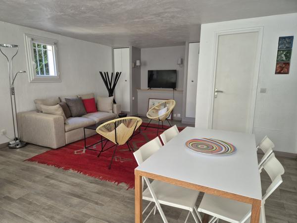 Maison
         7 pièces
        - 200 m² 670 000 € *