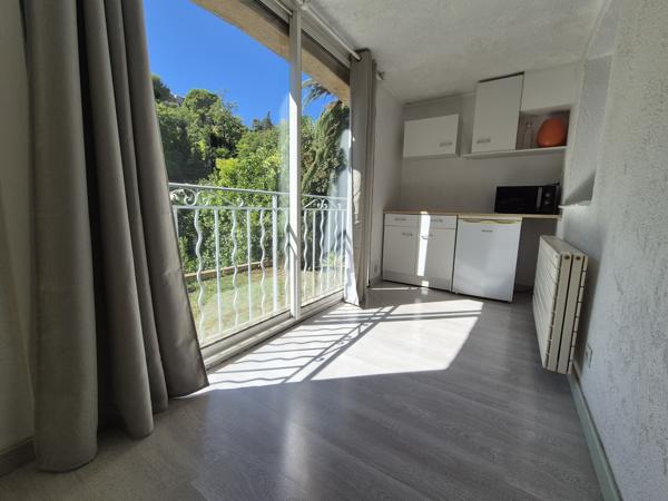 Maison
         7 pièces
        - 200 m² 670 000 € *