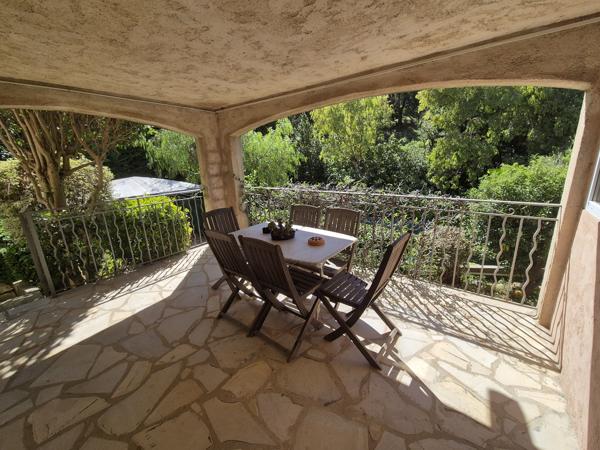 Maison
         7 pièces
        - 200 m² 670 000 € *