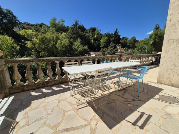 Maison
         7 pièces
        - 200 m² 670 000 € *