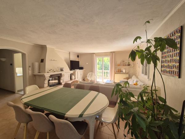 Maison
         7 pièces
        - 200 m² 670 000 € *