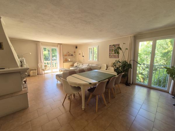 Maison
         7 pièces
        - 200 m² 670 000 € *