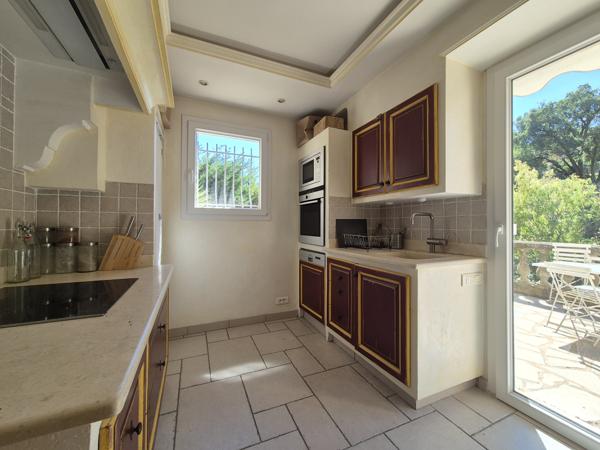 Maison
         7 pièces
        - 200 m² 670 000 € *