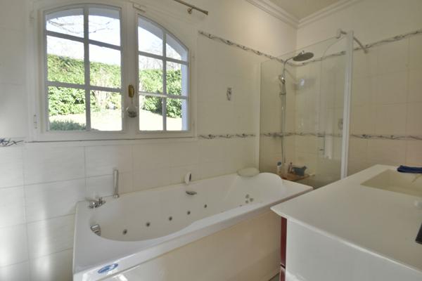 Exclusivité ERA ACCES IMMOBILIER : Maison spacieuse 7 pièces à Jouars-Pontchartrain