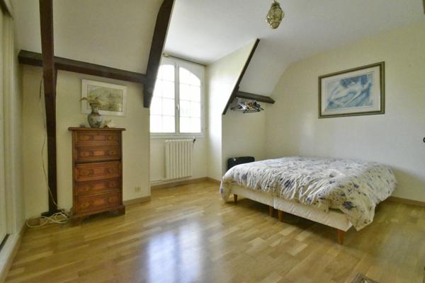 Exclusivité ERA ACCES IMMOBILIER : Maison spacieuse 7 pièces à Jouars-Pontchartrain