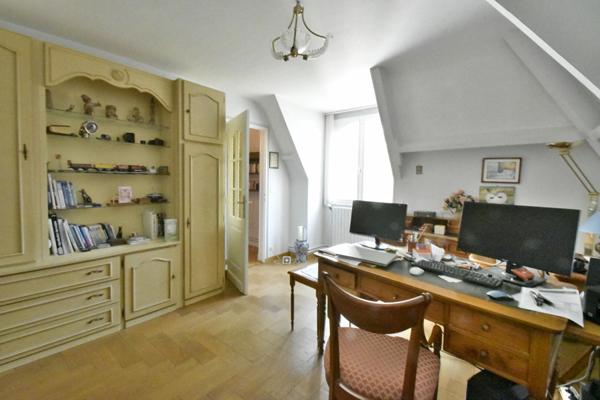 Exclusivité ERA ACCES IMMOBILIER : Maison spacieuse 7 pièces à Jouars-Pontchartrain