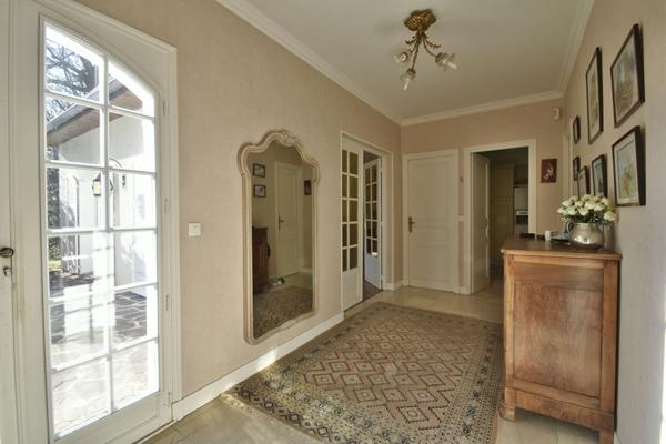 Exclusivité ERA ACCES IMMOBILIER : Maison spacieuse 7 pièces à Jouars-Pontchartrain