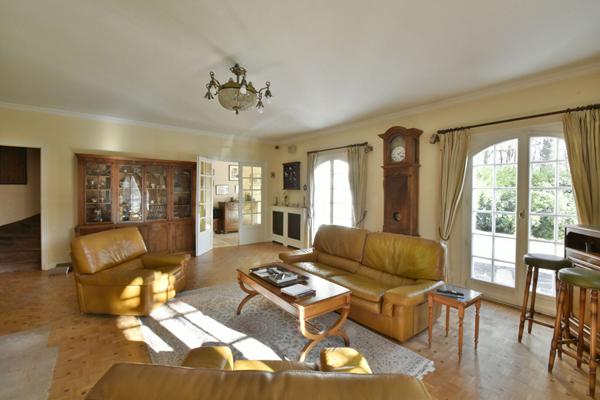 Exclusivité ERA ACCES IMMOBILIER : Maison spacieuse 7 pièces à Jouars-Pontchartrain