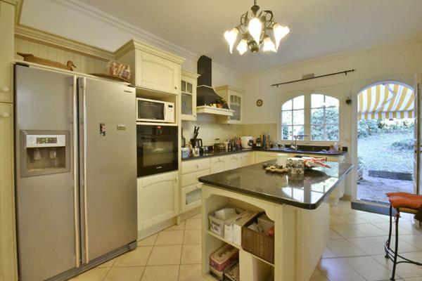 Exclusivité ERA ACCES IMMOBILIER : Maison spacieuse 7 pièces à Jouars-Pontchartrain