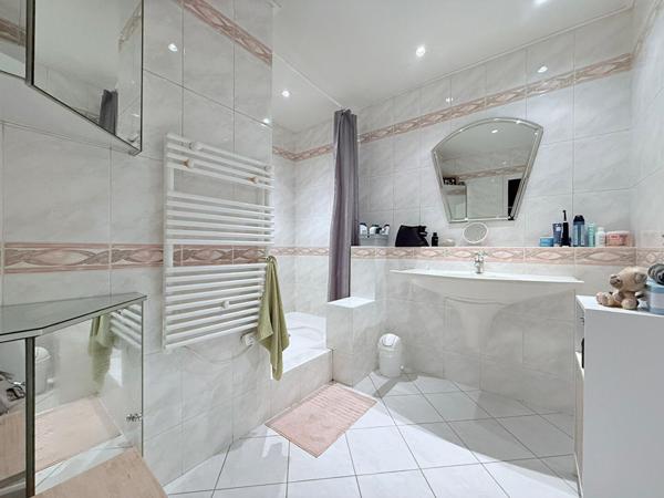 Appartement Fontenay Le Fleury 5 pièce(s) 93.88 m2