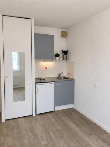 Appartement studio avec locataire en place, à vendre à Brest - Quartier Croix Rouge - Europe , Brest