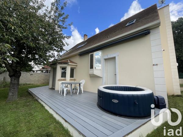 Maison traditionnelle 6 pièces de 150 m² à La Norville (91290)