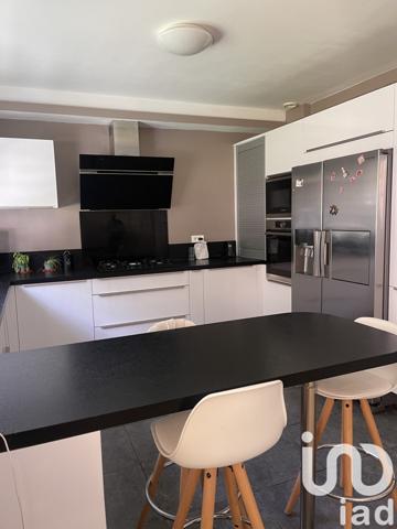 Maison traditionnelle 6 pièces de 150 m² à La Norville (91290)