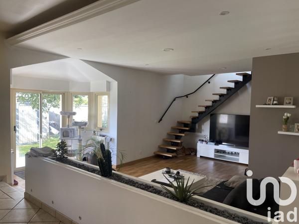 Maison traditionnelle 6 pièces de 150 m² à La Norville (91290)