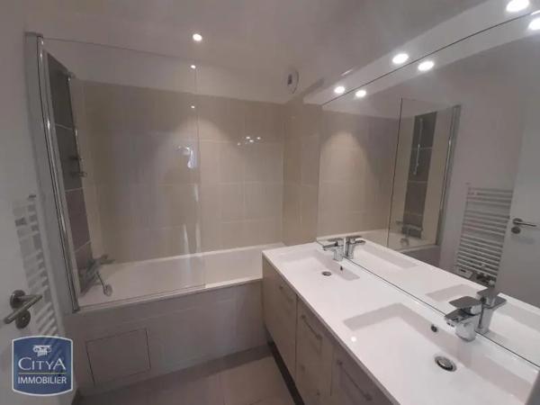 Appartement à louer 4 pièces 93.83m² Nantes (44000)