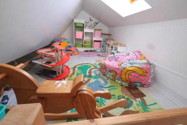 Maison atypique de 143 m² habitables et 160 m² au sol, proche de toutes commodités