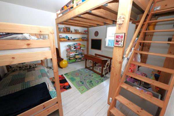 Maison atypique de 143 m² habitables et 160 m² au sol, proche de toutes commodités