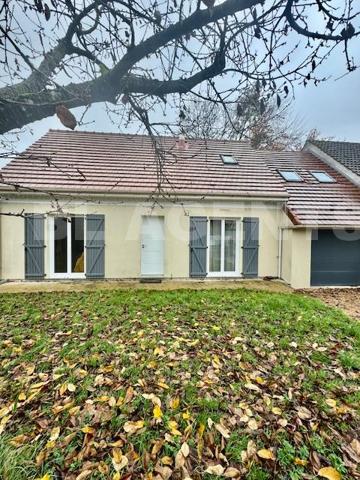 Maison totalement rénovée à Saint Symphorien le Château ! 