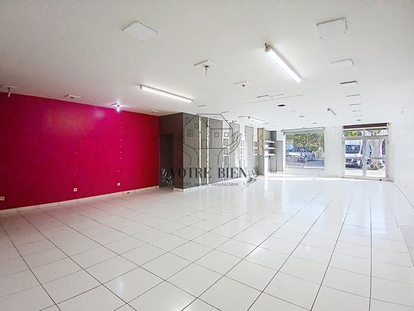 Local commercial + T3 - T4 avec TERRASSE