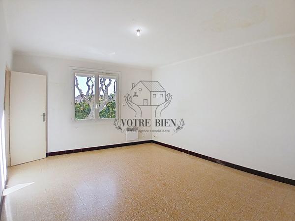 Local commercial + T3 - T4 avec TERRASSE