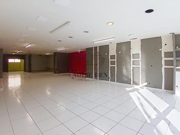 Local commercial + T3 - T4 avec TERRASSE