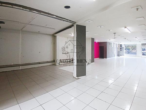 Local commercial + T3 - T4 avec TERRASSE