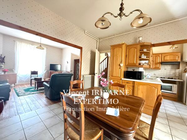 Saintes (17100) Maison De Ville, Garage et Jardin