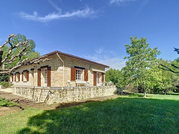 Grande maison de plain pied sur son parc arboré