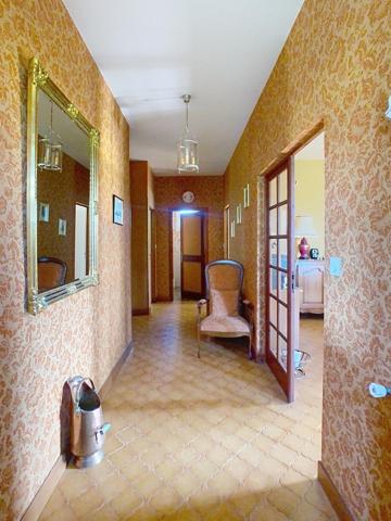 Grande maison de plain pied sur son parc arboré