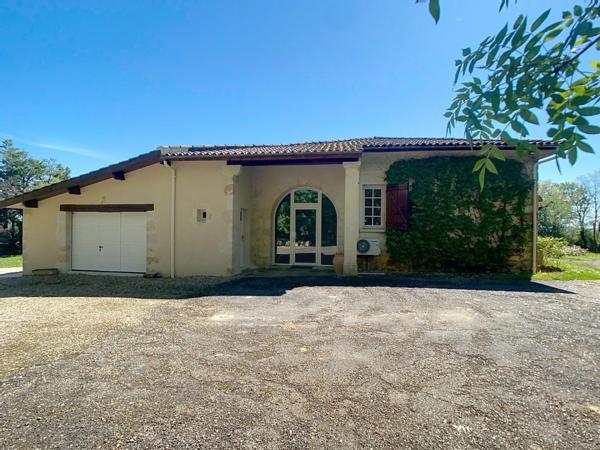 Grande maison de plain pied sur son parc arboré