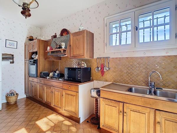 Grande maison de plain pied sur son parc arboré