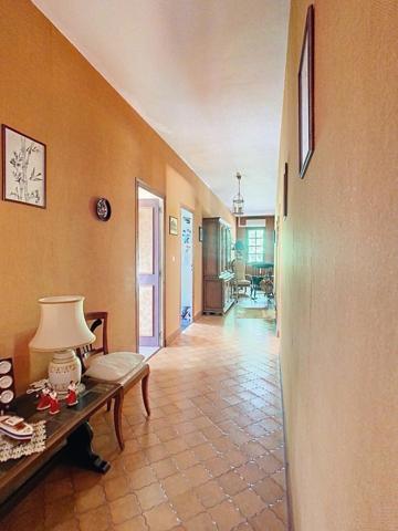 Grande maison de plain pied sur son parc arboré