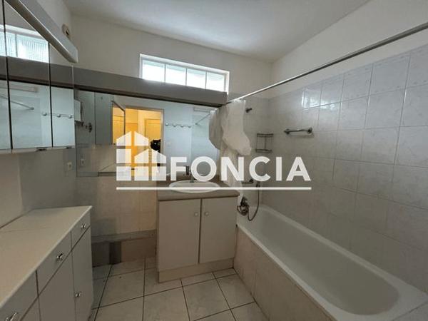 Location Appartement 3 pièces 74.4 m² - 3 RUE DU CASINO Bagnols Sur Ceze 30200