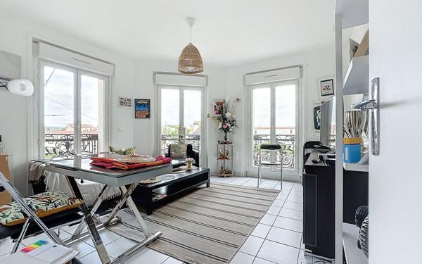 Immeuble à vendre    2 pièces • 1 040 m2 Franconville