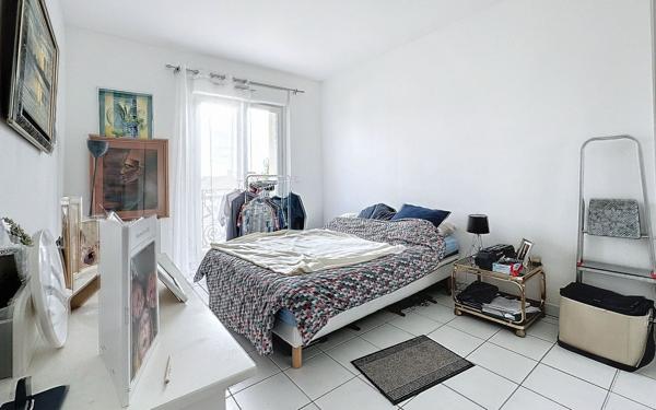 Immeuble à vendre    2 pièces • 1 040 m2 Franconville