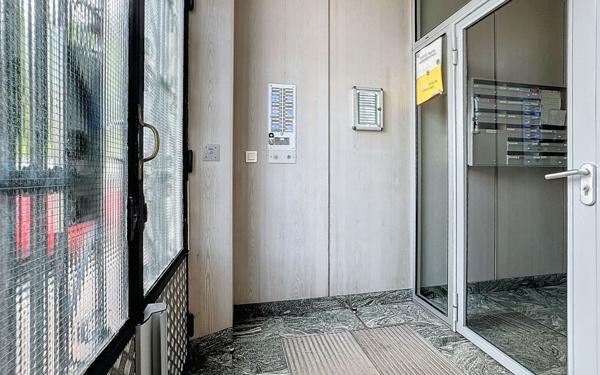 Immeuble à vendre    2 pièces • 1 040 m2 Franconville