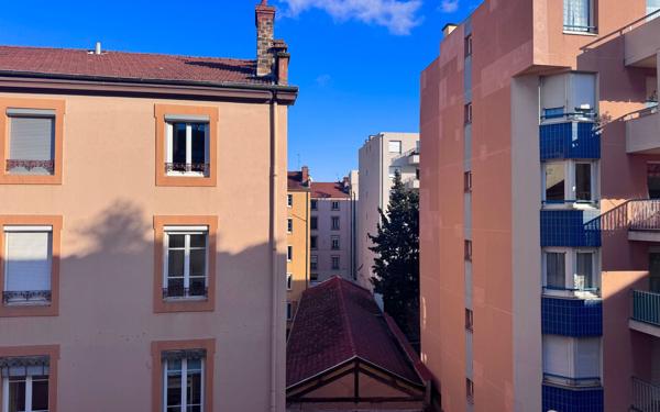 Appartement à vendre    4 pièces • 62,64 m2 Lyon 3