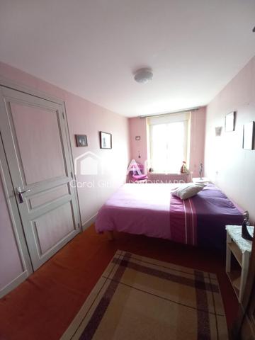 Ensemble de 2 habitations reliées avec double garage et superbe terrain