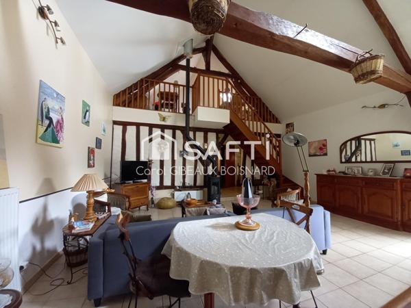 Ensemble de 2 habitations reliées avec double garage et superbe terrain