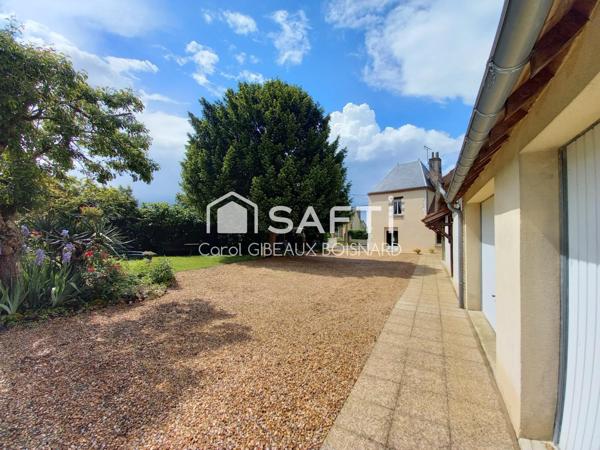 Ensemble de 2 habitations reliées avec double garage et superbe terrain