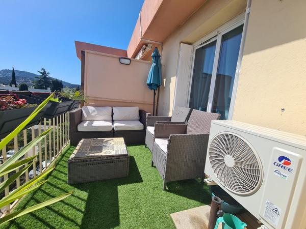 HYERES - Appartement T4 lumineux avec terrasse et vue dégagée
