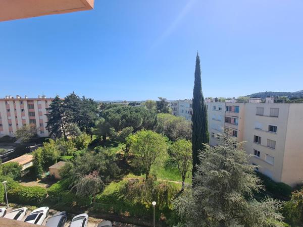 HYERES - Appartement T4 lumineux avec terrasse et vue dégagée