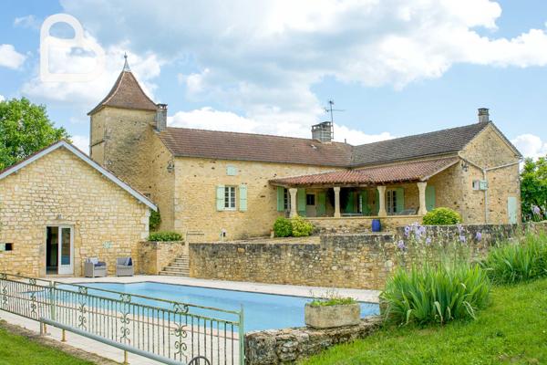 Frayssinet-le-Gélat (46250) Maison de campagne avec piscine, gîte et grange sur 5 ha