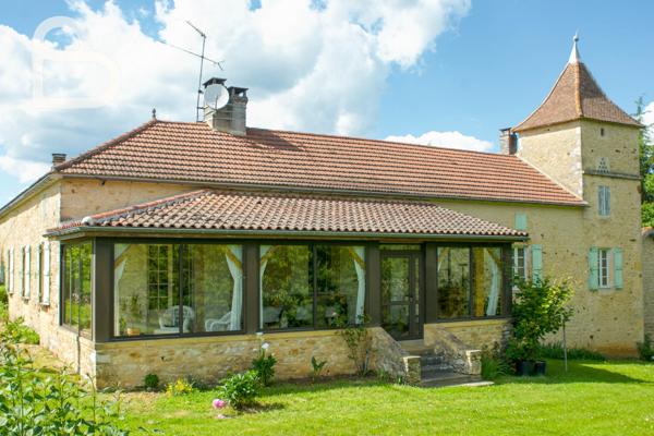Frayssinet-le-Gélat (46250) Maison de campagne avec piscine, gîte et grange sur 5 ha
