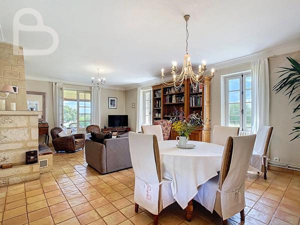 Frayssinet-le-Gélat (46250) Maison de campagne avec piscine, gîte et grange sur 5 ha