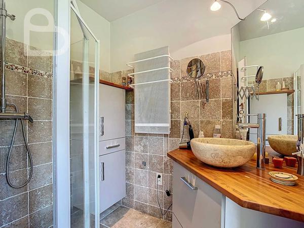 Frayssinet-le-Gélat (46250) Maison de campagne avec piscine, gîte et grange sur 5 ha