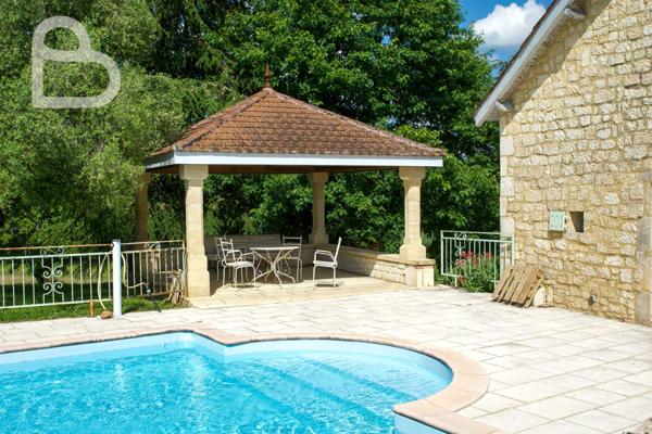 Frayssinet-le-Gélat (46250) Maison de campagne avec piscine, gîte et grange sur 5 ha